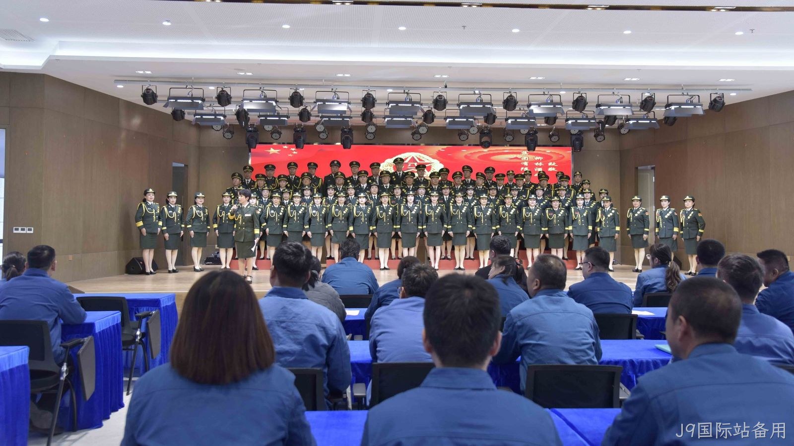 西安军旅情艺术团莅临J9国际站备用慰问演出参观交流
